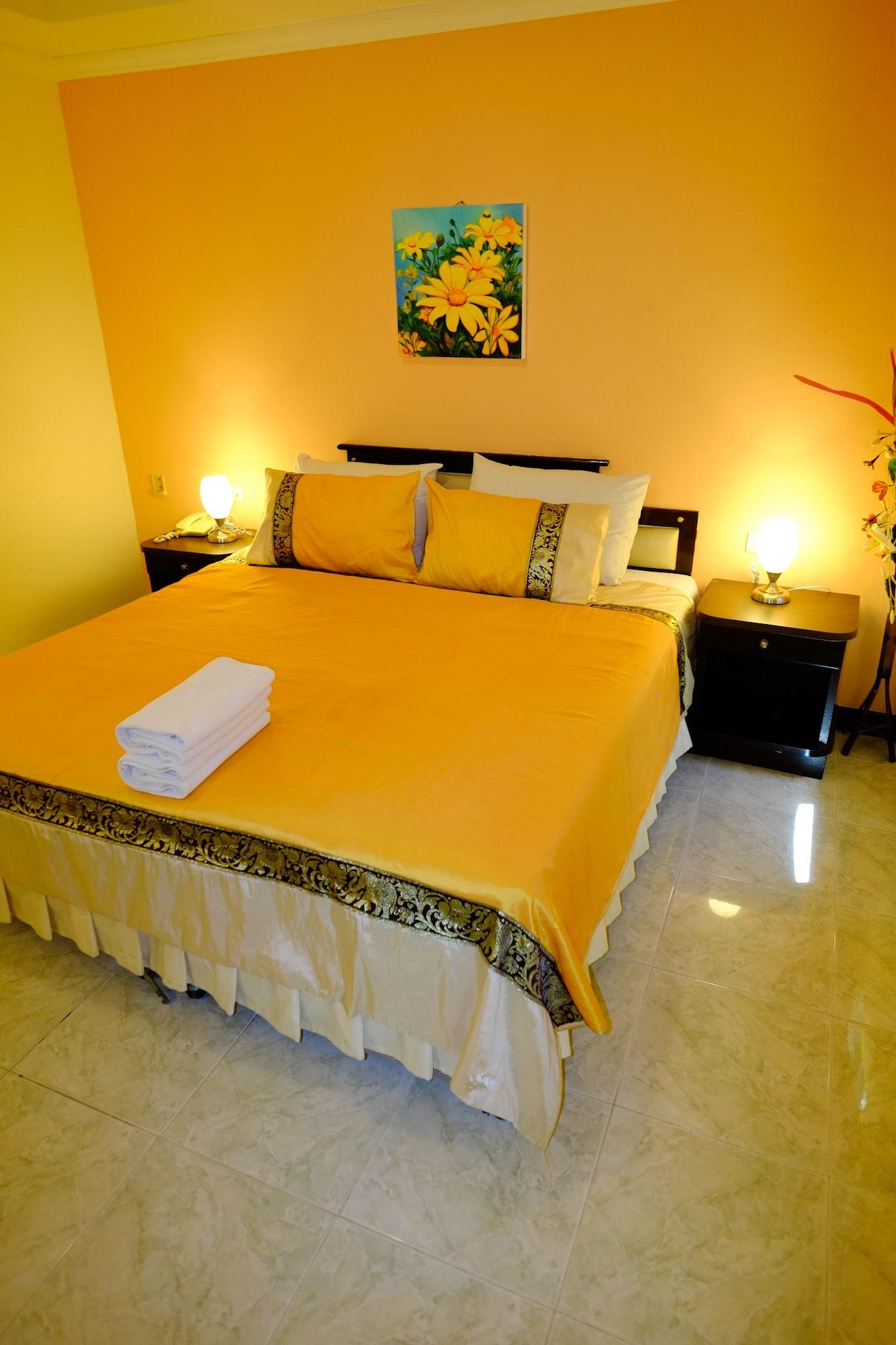 Adonis Guest House Patong Exterior photo