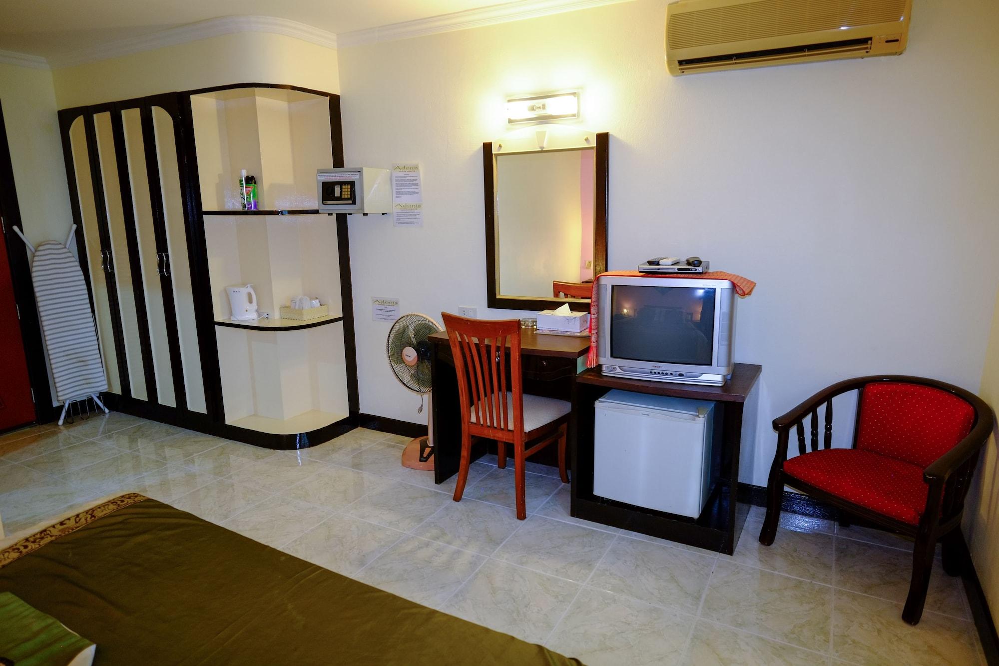 Adonis Guest House Patong Exterior photo