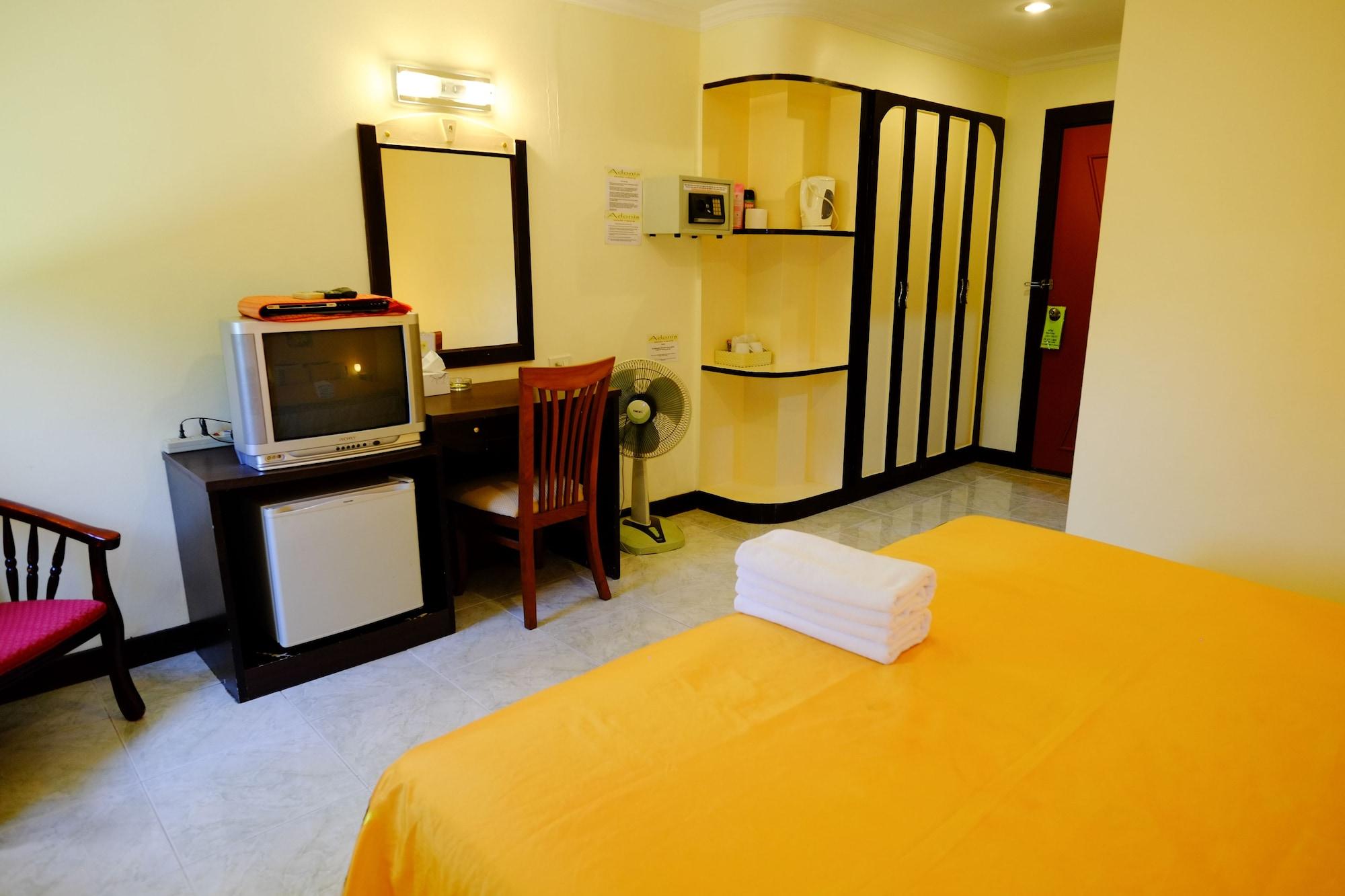Adonis Guest House Patong Exterior photo