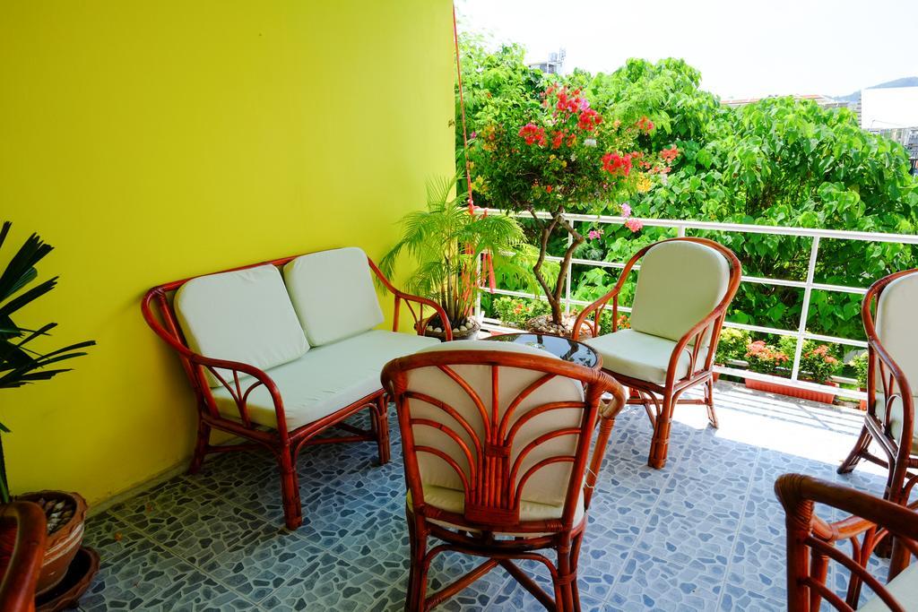 Adonis Guest House Patong Exterior photo